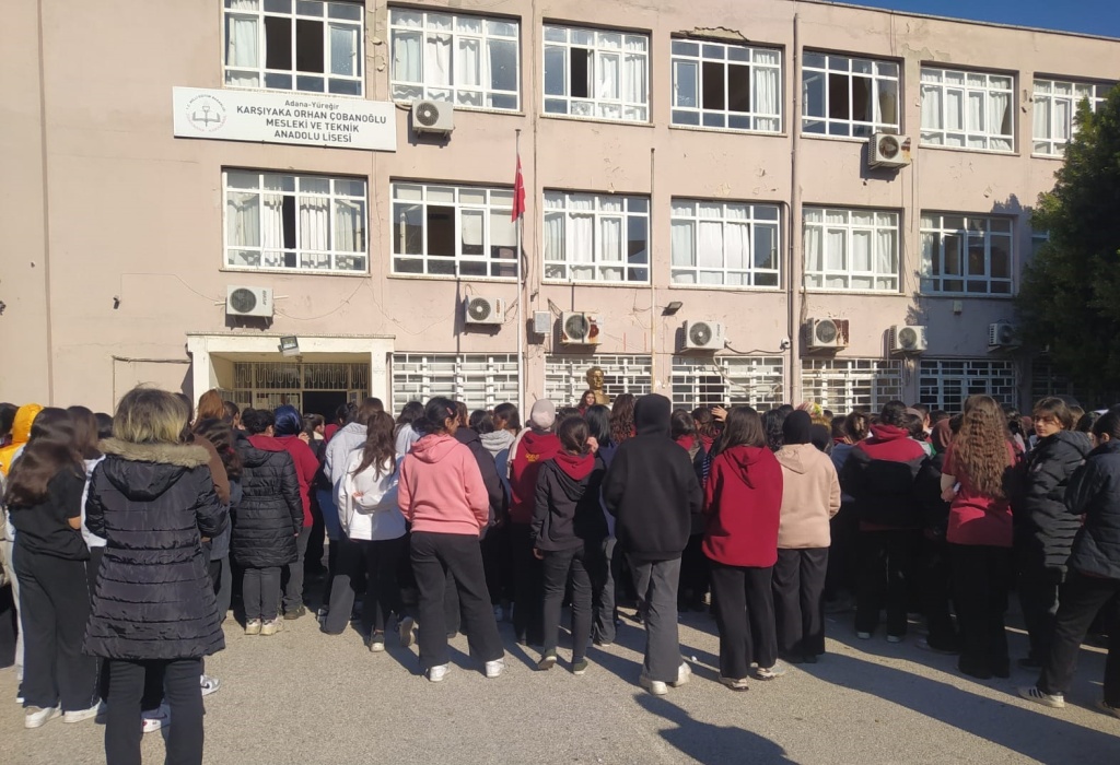 Albüm - Karşıyaka Orhan Çobanoğlu Kız Mesleki ve Teknik Anadolu Lisesi